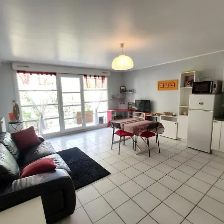 Antigone T2 Le Seuilly Apartment *